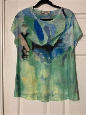 ⭐️⭐️ Variations Short-Sleeve Watercolor Print Tee in Green & Blue -super unique